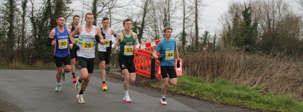 The race takes part on closed roads. There is an approximately 1 mile run out before joining a 6 mile loop and then back on to the original 1 mile back to the finish to total 8 miles.