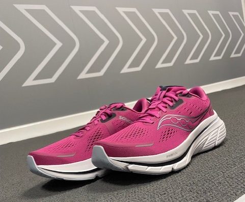 The main changes to the Guide 18 is an updated upper which provides a little more space but this does sacrifice some weight. Despite this it still provides a high amount of cushioning for a relatively lightweight shoe.