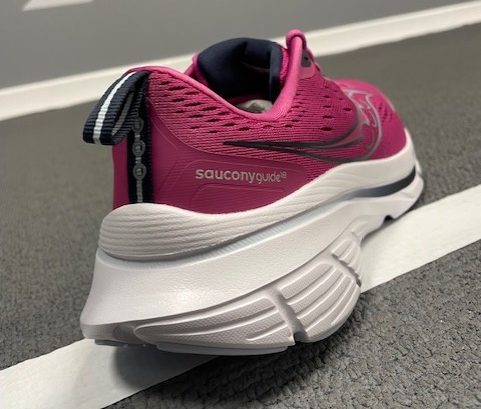 Soft and responsive PWRRUN foam in the Saucony Guide 18 midsole ensures ultimate protection for smooth and comfortable miles. The XT-900 carbon rubber outsole provides durable traction and the engineered mesh upper enhances breathability.