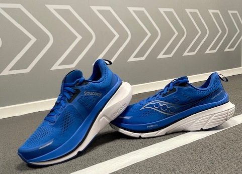 Step into the Saucony Guide 18 and enjoy a best-in-class underfoot experience that maintains a standard centreline, and features a rocker shape to ease toe-off!