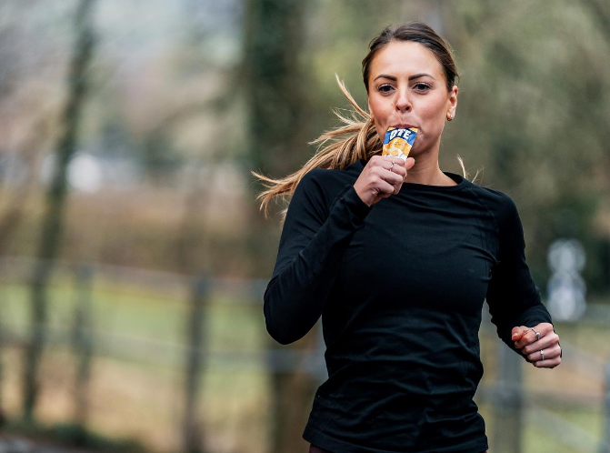 Energy gels provide a concentrated energy boost in the form of quick and easily digestible carbohydrates, electrolytes and protein to fuel muscles and replenish nutrients lost when exercising.