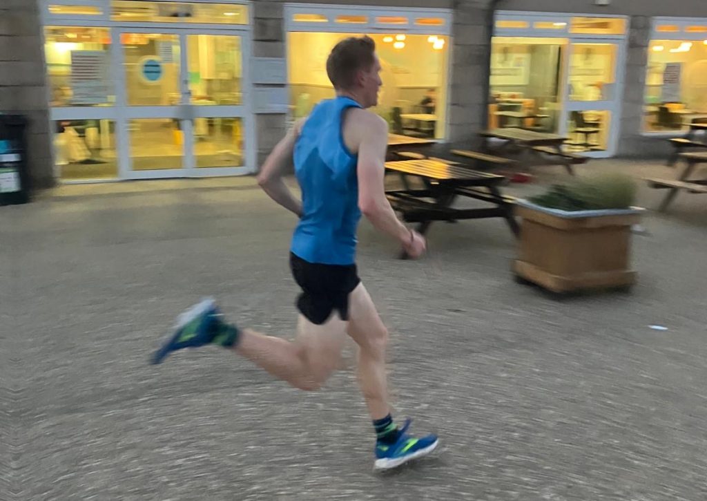 On Thursday I raced the sixth race of nine 5 mile races in the Dave Jones Prom Run Series organised by Weston Athletic Club. These are flat, quick road races along the prom of the Weston-Super-Mare seafront. Kinisi Run Hub are excited to be sponsoring this great series.