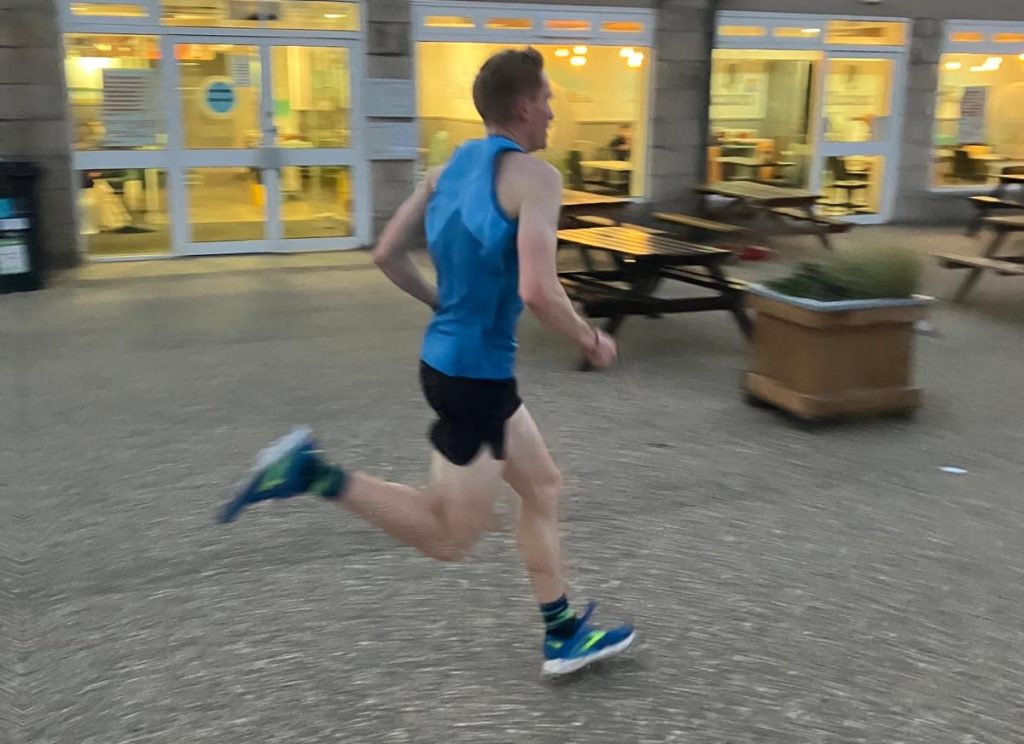On Thursday I raced the eighth race of nine 5 mile races in the Dave Jones Prom Run Series organised by Weston Athletic Club. These are flat, quick road races along the prom of the Weston-Super-Mare seafront. Kinisi Run Hub are excited to be sponsoring this great series.