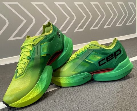 Step into the CEP Omnispeed and enjoy maximum energy return that supports the natural mechanics of the foot!