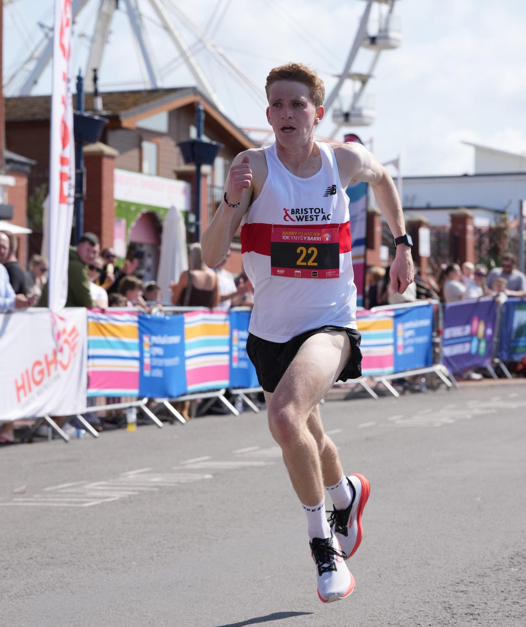 On Sunday I raced the Barry Island 10k organised by Run4Wales. It takes place on fully closed roads and showcases the town's most scenic spots including Whitmore Bay, the Knap, Romilly Park and Watch House Bay.
