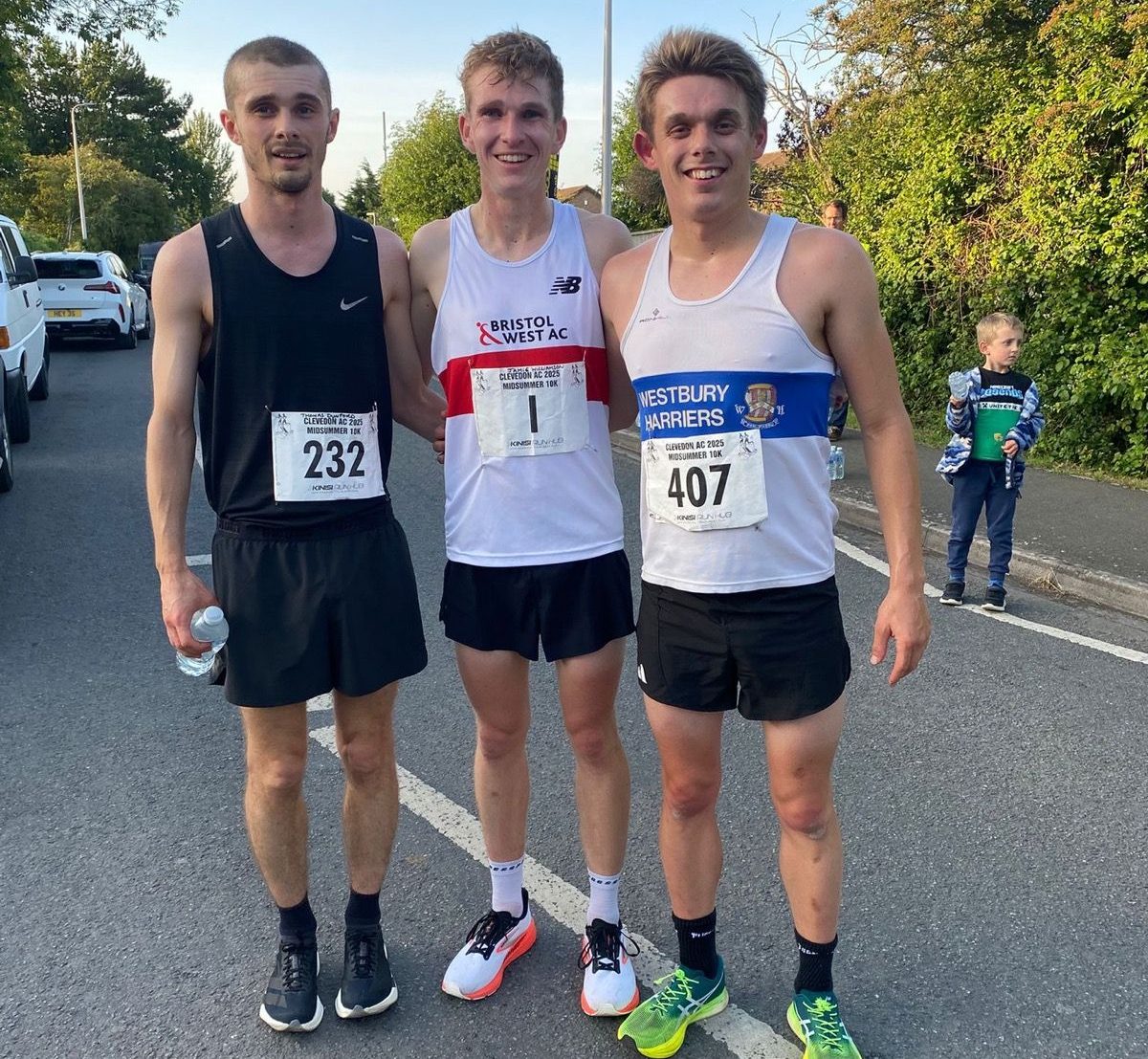 On Tuesday I raced the Clevedon Midsummer 10k organised by Clevedon Athletics Club. This is a flat and fast race held on quiet country lanes on the outskirts of Clevedon. Kinisi Run Hub were proud to be supporting this great event!
