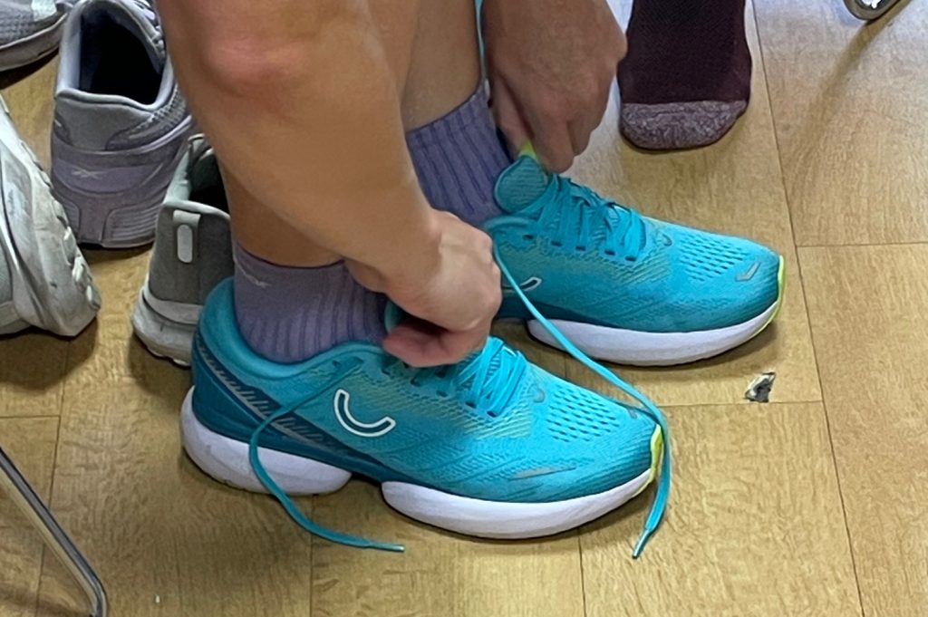 Step into the U-Tech Nevos 3 and enjoy a dynamically tuned running feel and perfect fit that will inspire you step-by-step!