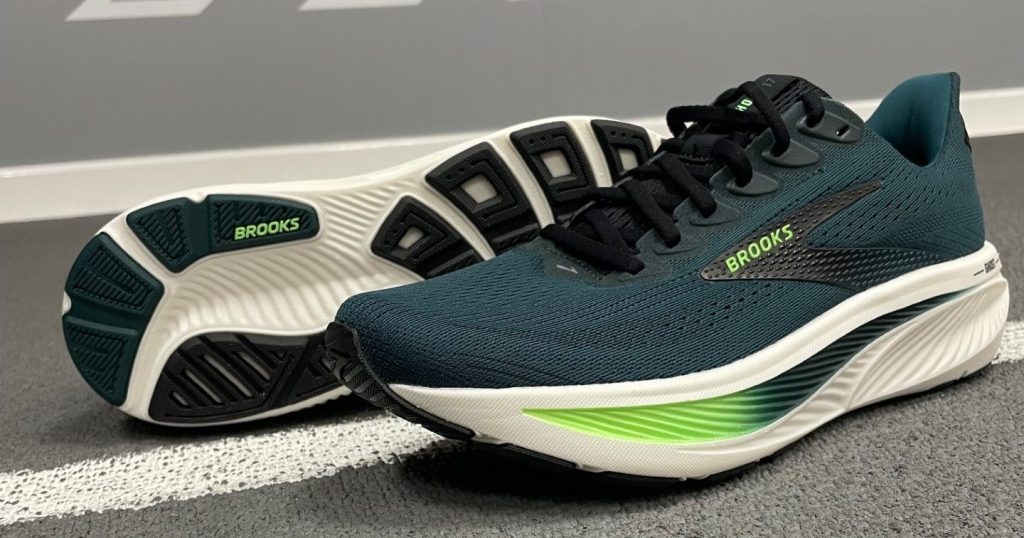 Brooks Ghost 17 gets new colourways. Explore the refreshed designs and enjoy the same soft cushioning and smooth comfort at Kinisi Run Hub.