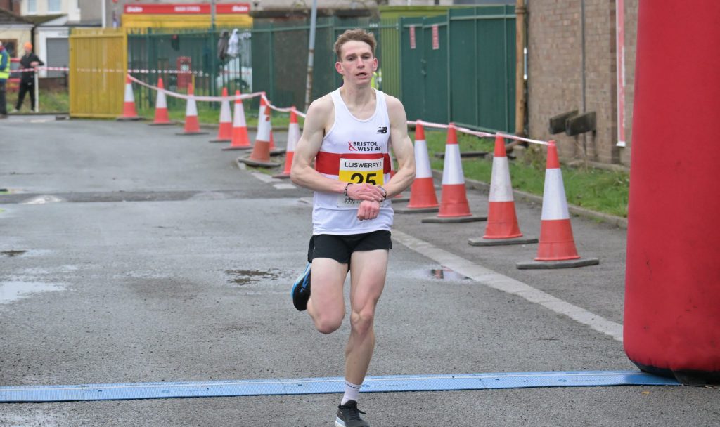 On Sunday I took part in the 40th edition of the Lliswerry 8 in Newport.