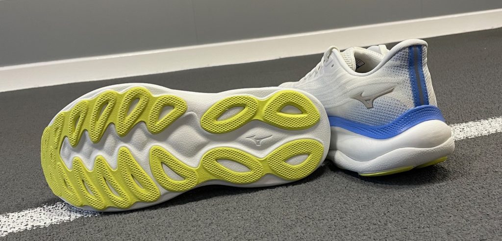 The Mizuno Wave Sky 9 is a shoe designed to keep you feeling fresh and comfortable, run after run.