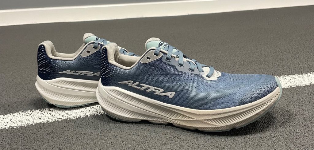 The Experience Flow 3 is built as a neutral road running shoe designed for smooth daily training. It offers a comfortable balance of cushioning, natural foot positioning and efficient transitions — making it a great companion for everything from easy runs to steady longer miles.